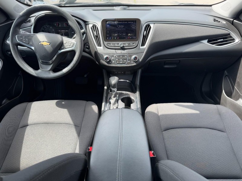 Chevrolet Malibu Vehicle Full-screen Gallery Image 11