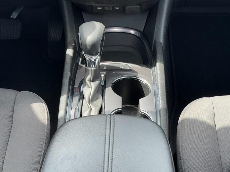 Chevrolet Malibu Vehicle Full-screen Gallery Image 14