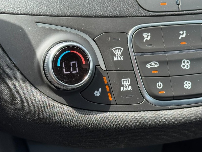 Chevrolet Malibu Vehicle Full-screen Gallery Image 19