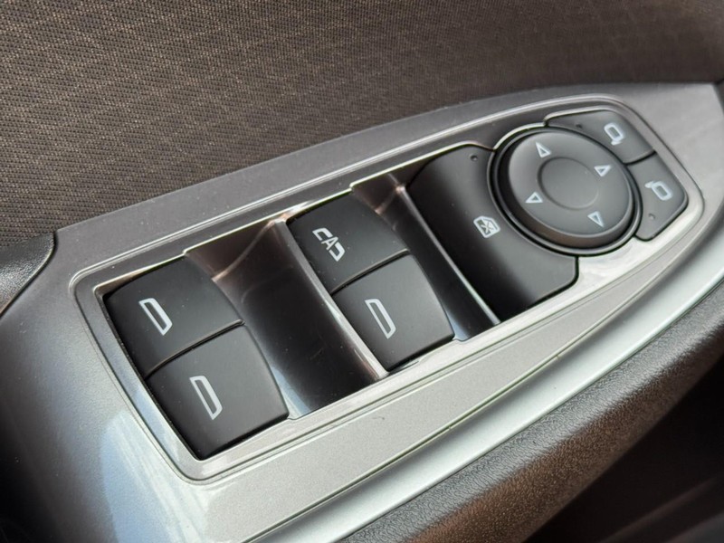 Chevrolet Malibu Vehicle Full-screen Gallery Image 21