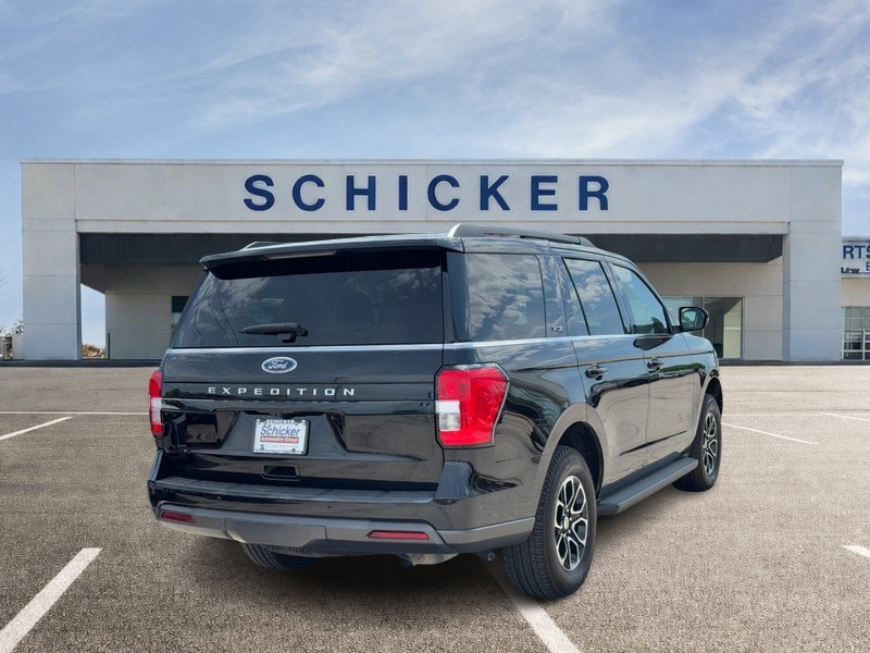 Ford Expedition Vehicle Full-screen Gallery Image 03