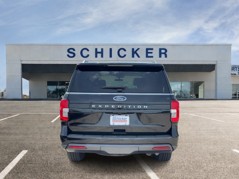 Ford Expedition Vehicle Full-screen Gallery Image 04