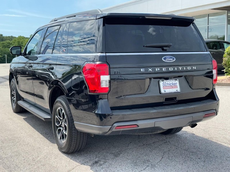 Ford Expedition Vehicle Full-screen Gallery Image 06