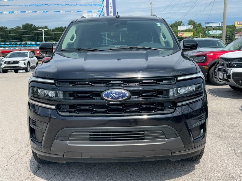 Ford Expedition Vehicle Full-screen Gallery Image 09