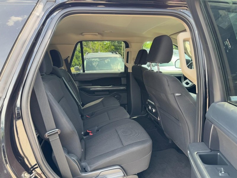 Ford Expedition Vehicle Full-screen Gallery Image 10