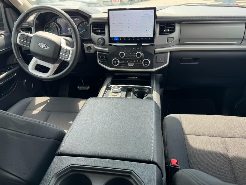 Ford Expedition Vehicle Full-screen Gallery Image 11