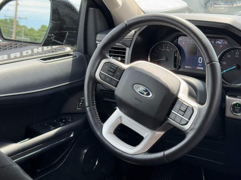 Ford Expedition Vehicle Full-screen Gallery Image 12