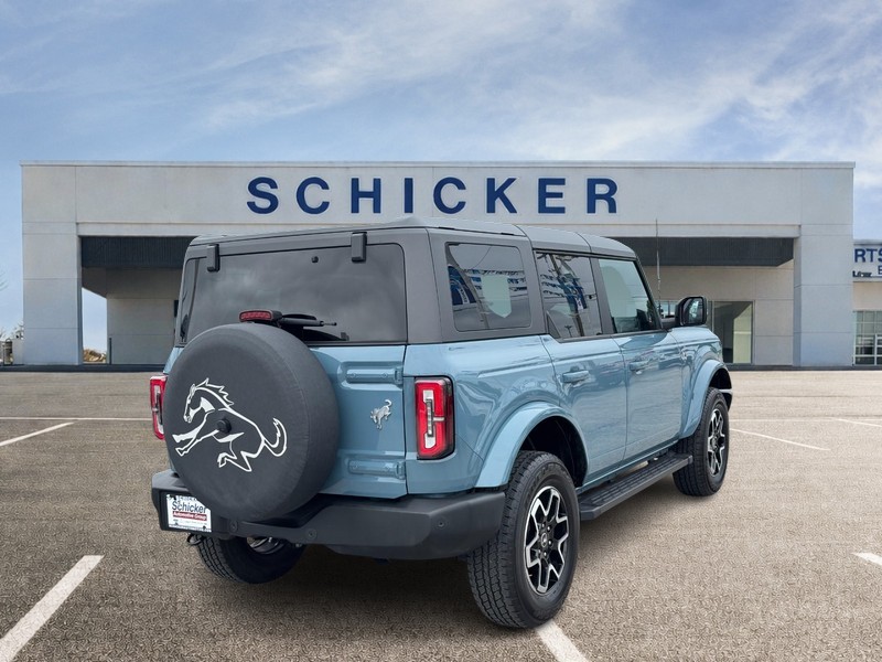 Ford Bronco Vehicle Full-screen Gallery Image 03