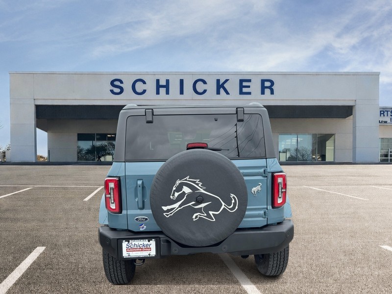 Ford Bronco Vehicle Full-screen Gallery Image 04
