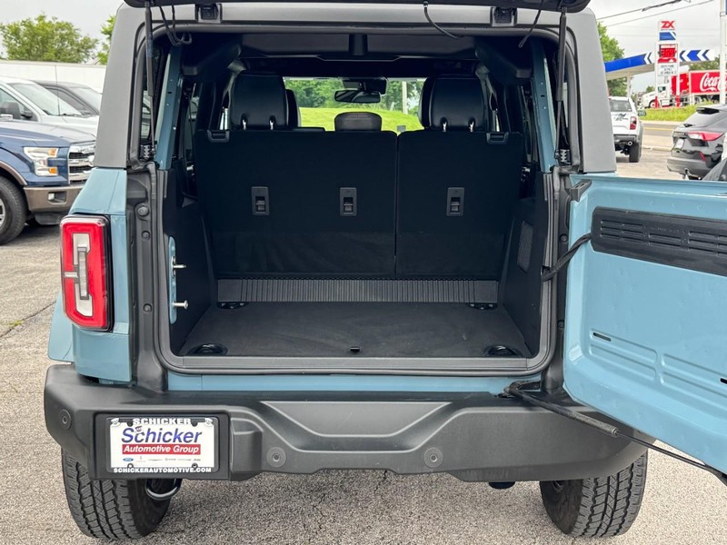 Ford Bronco Vehicle Full-screen Gallery Image 05