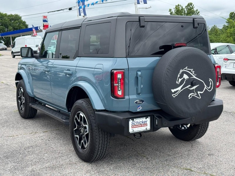 Ford Bronco Vehicle Full-screen Gallery Image 06