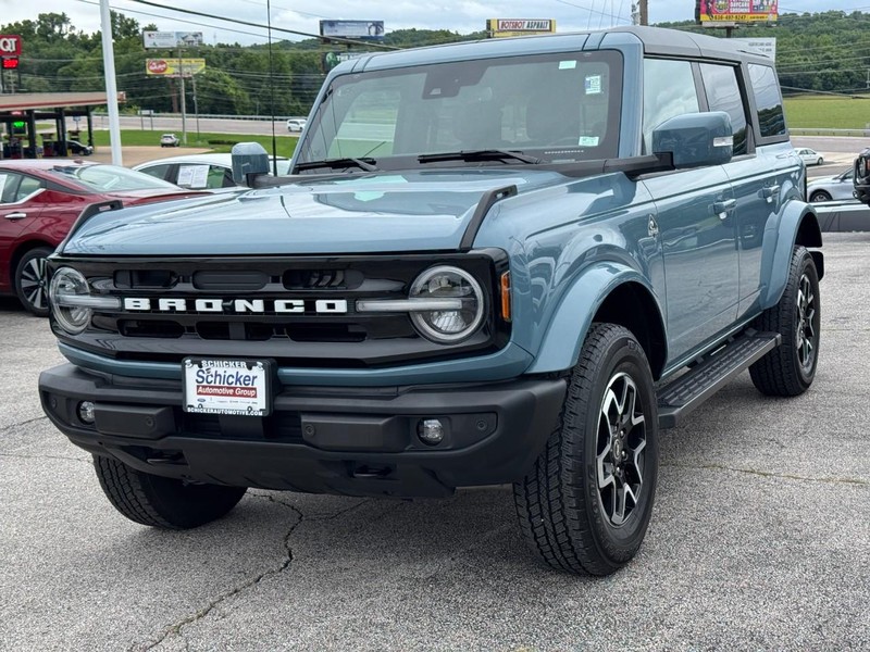 Ford Bronco Vehicle Full-screen Gallery Image 08