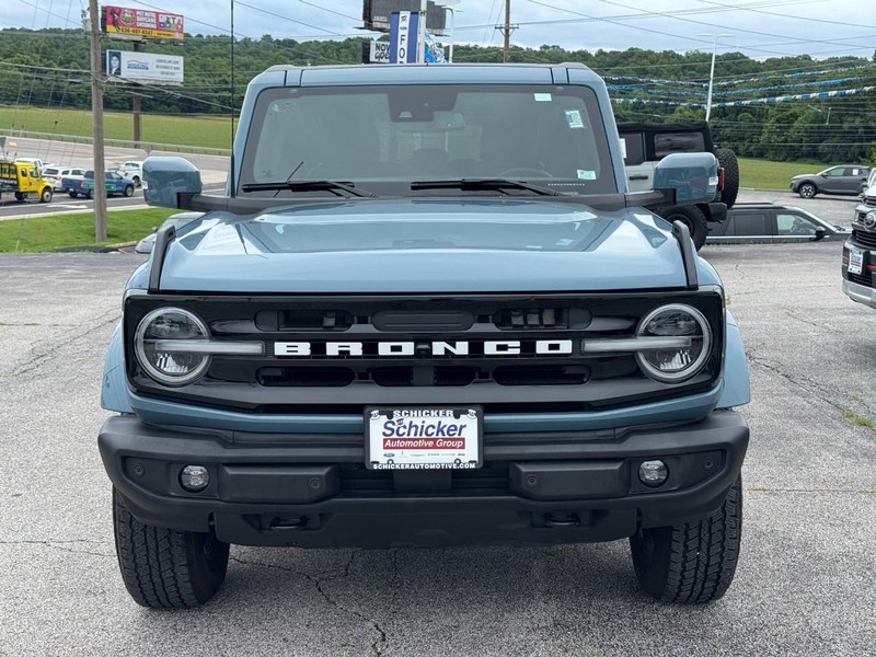 Ford Bronco Vehicle Full-screen Gallery Image 09