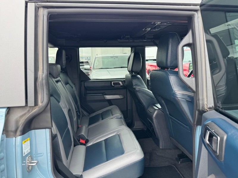 Ford Bronco Vehicle Full-screen Gallery Image 10