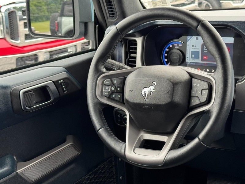 Ford Bronco Vehicle Full-screen Gallery Image 12