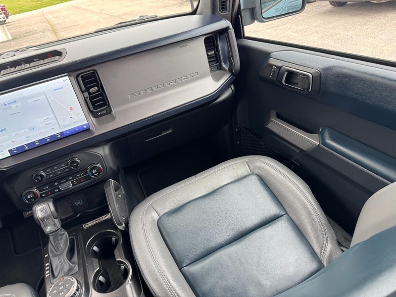 Ford Bronco Vehicle Full-screen Gallery Image 15