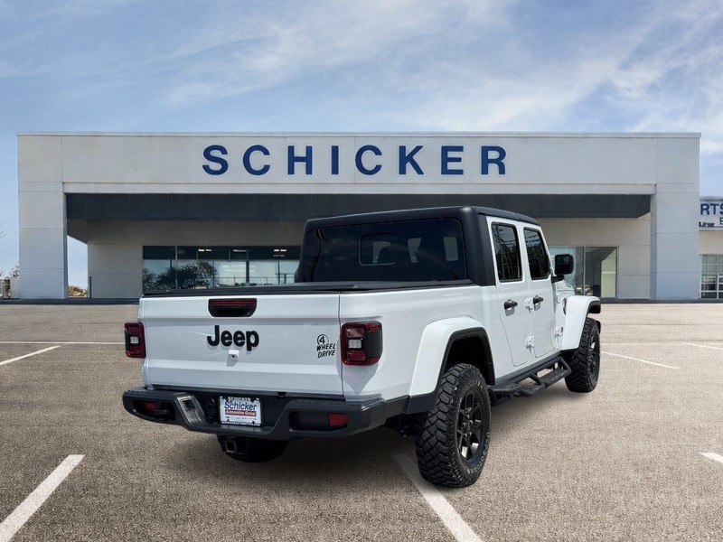 Jeep Gladiator Vehicle Full-screen Gallery Image 03