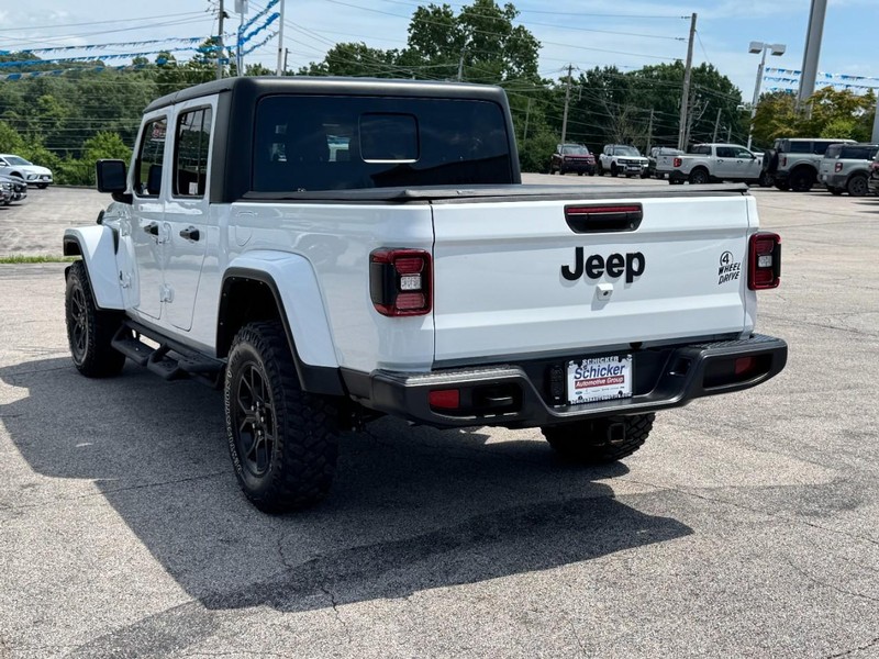 Jeep Gladiator Vehicle Full-screen Gallery Image 06