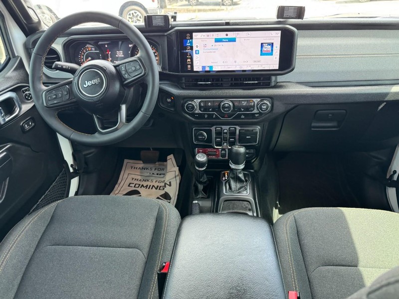 Jeep Gladiator Vehicle Full-screen Gallery Image 11