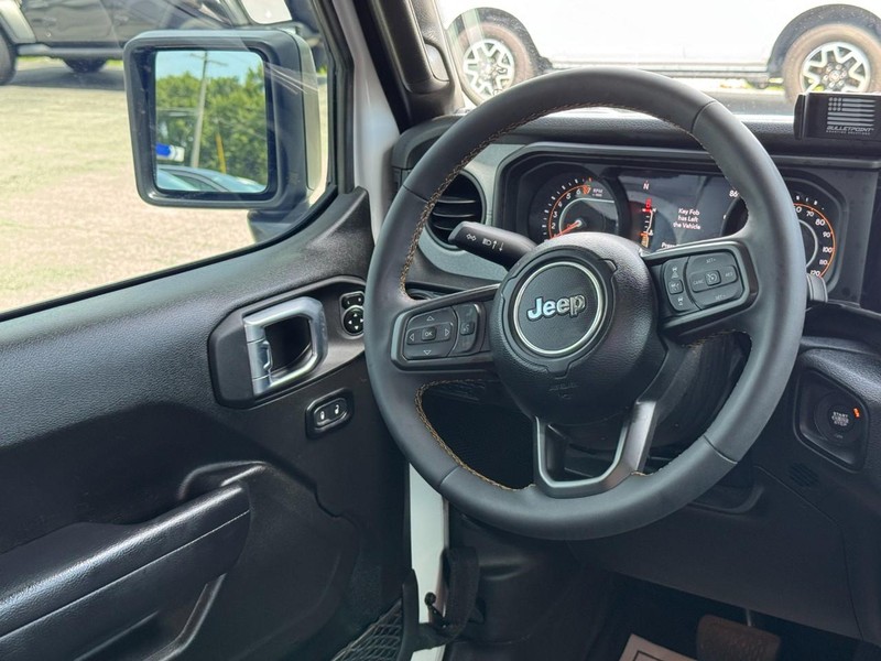 Jeep Gladiator Vehicle Full-screen Gallery Image 12