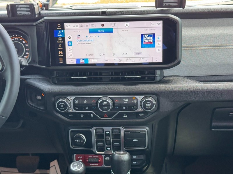 Jeep Gladiator Vehicle Full-screen Gallery Image 13