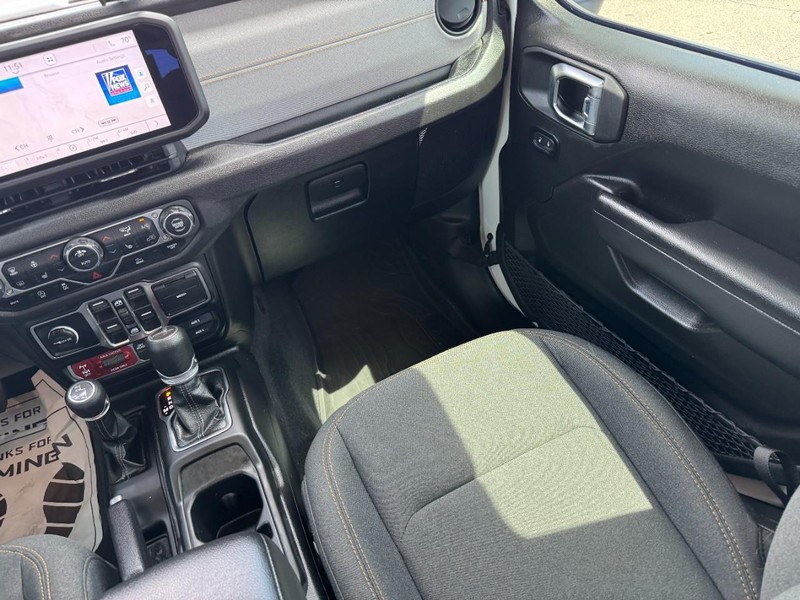 Jeep Gladiator Vehicle Full-screen Gallery Image 15