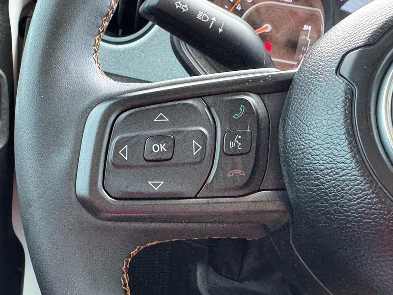 Jeep Gladiator Vehicle Full-screen Gallery Image 16