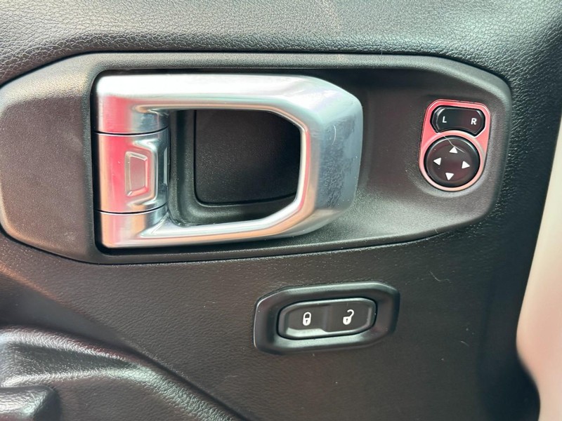 Jeep Gladiator Vehicle Full-screen Gallery Image 22
