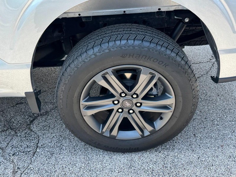 Ford F-150 Vehicle Full-screen Gallery Image 07