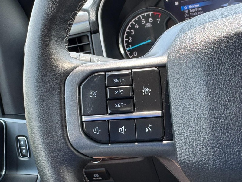 Ford F-150 Vehicle Full-screen Gallery Image 16
