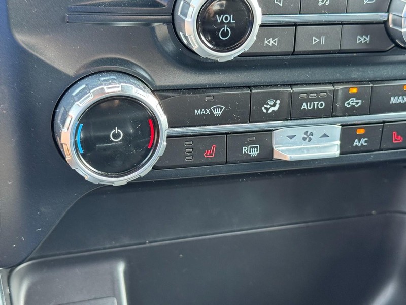 Ford F-150 Vehicle Full-screen Gallery Image 19