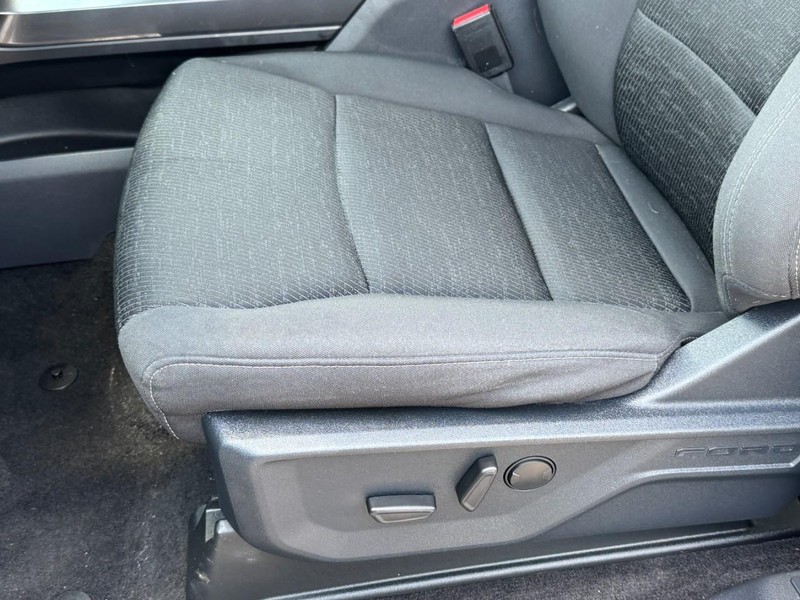 Ford F-150 Vehicle Full-screen Gallery Image 23