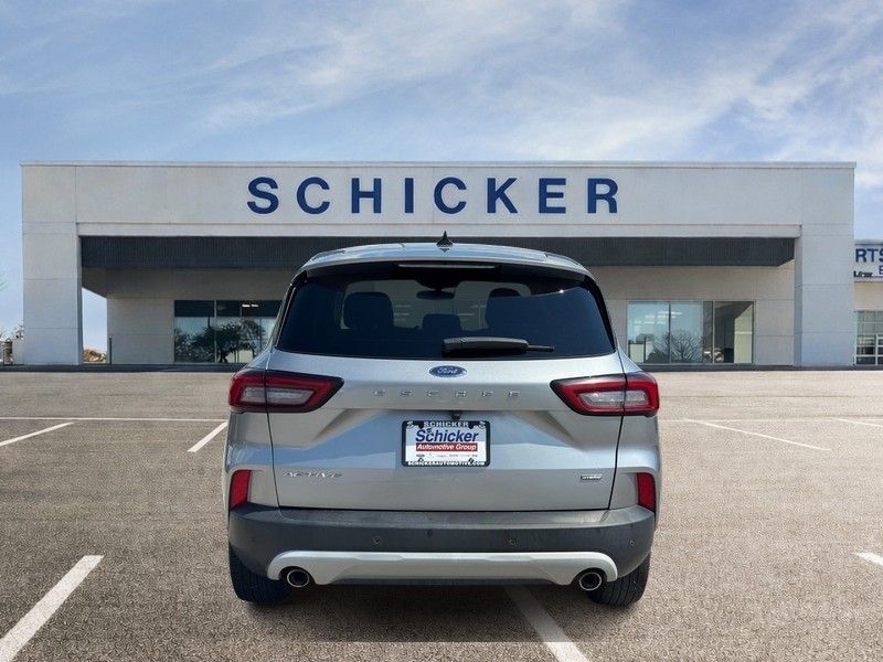 Ford Escape Vehicle Full-screen Gallery Image 04