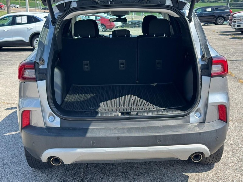 Ford Escape Vehicle Full-screen Gallery Image 05