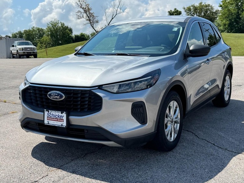 Ford Escape Vehicle Full-screen Gallery Image 08