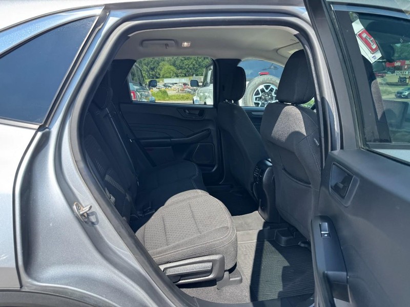 Ford Escape Vehicle Full-screen Gallery Image 10