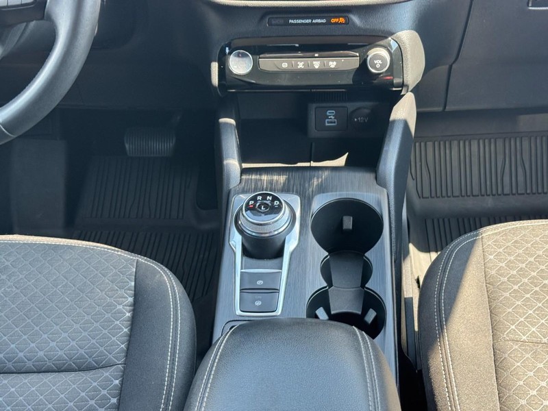 Ford Escape Vehicle Full-screen Gallery Image 14