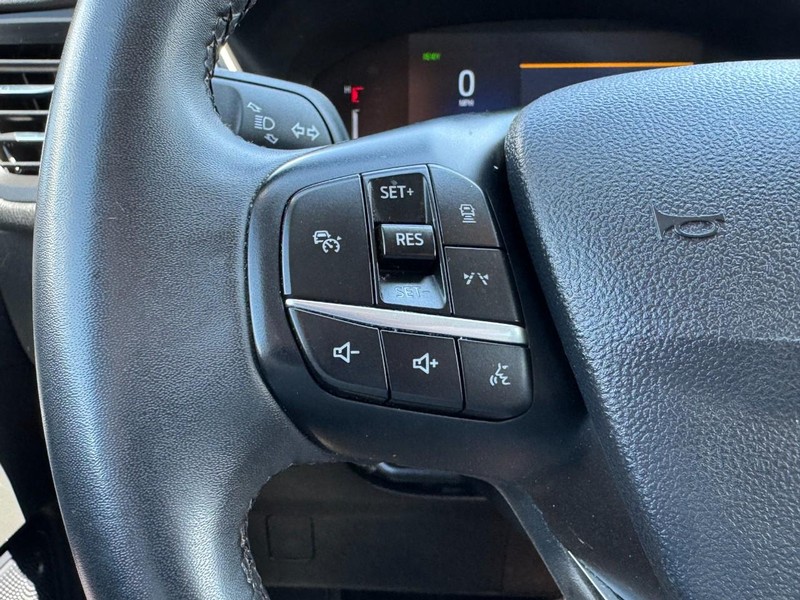 Ford Escape Vehicle Full-screen Gallery Image 16