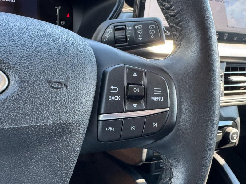 Ford Escape Vehicle Full-screen Gallery Image 17