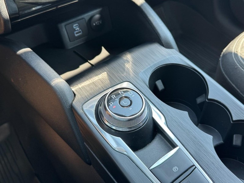 Ford Escape Vehicle Full-screen Gallery Image 19