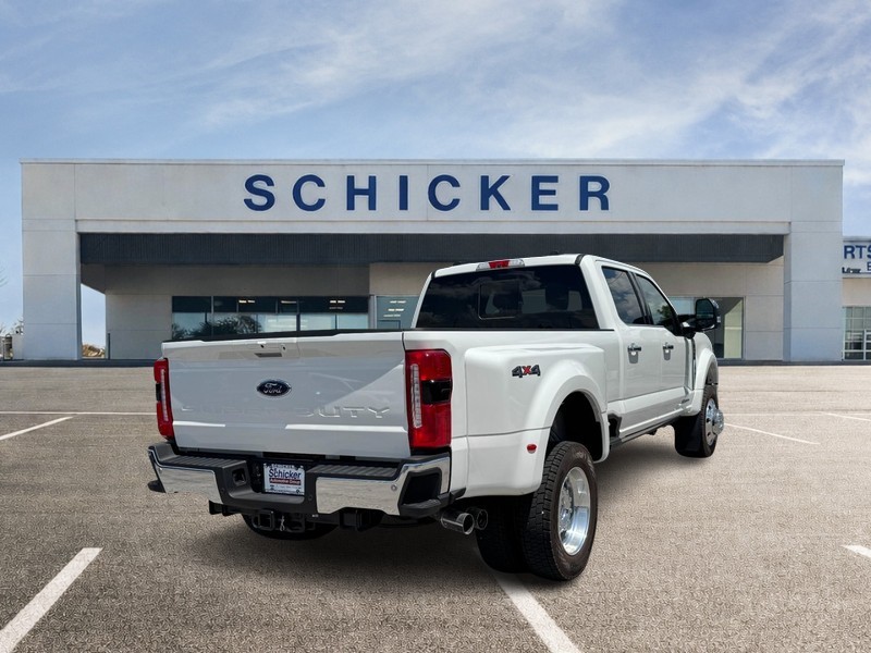 Ford Super Duty F-450 DRW Vehicle Full-screen Gallery Image 03