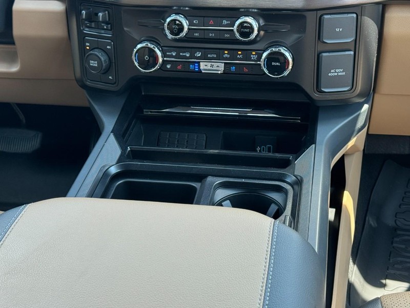 Ford Super Duty F-450 DRW Vehicle Full-screen Gallery Image 15