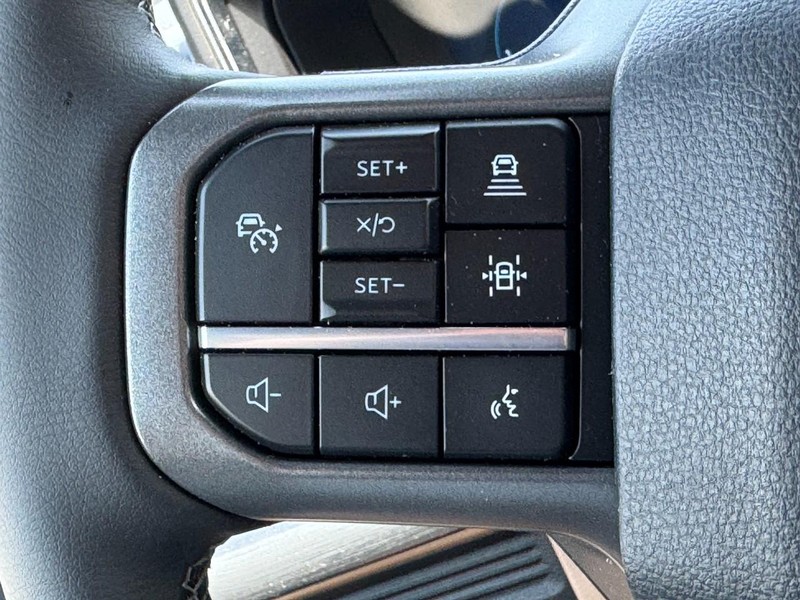 Ford Super Duty F-450 DRW Vehicle Full-screen Gallery Image 18