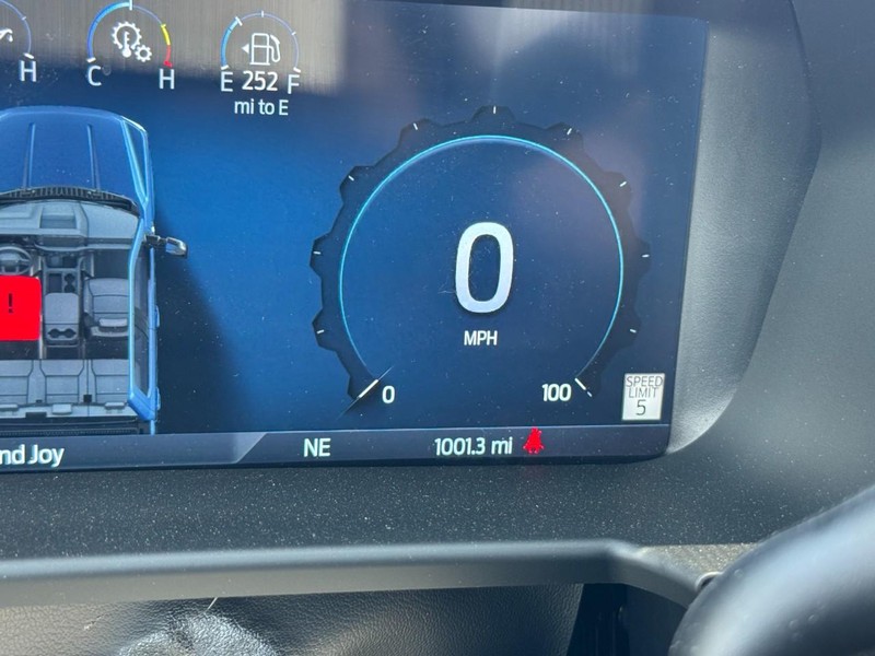 Ford Super Duty F-450 DRW Vehicle Full-screen Gallery Image 20