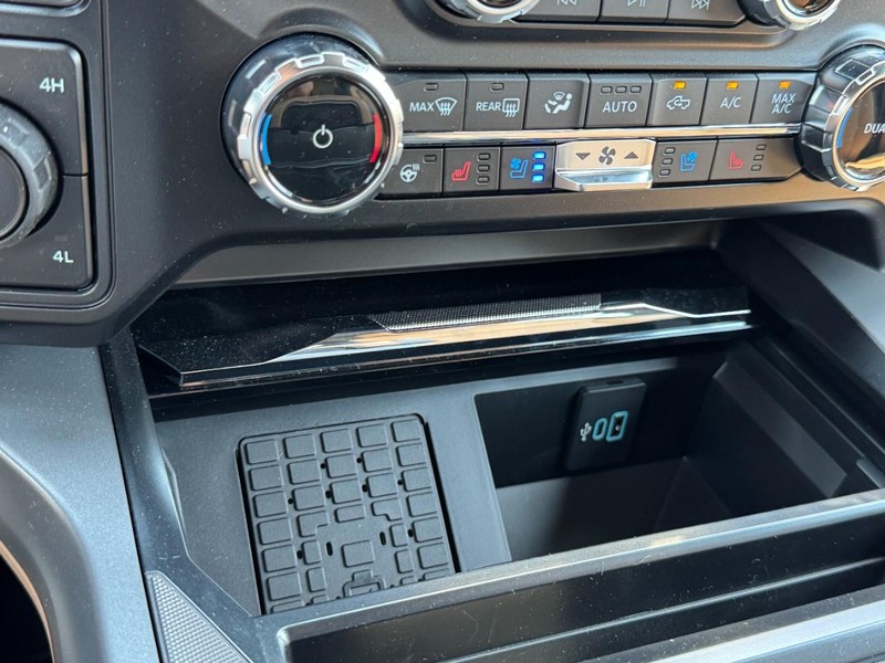 Ford Super Duty F-450 DRW Vehicle Full-screen Gallery Image 21