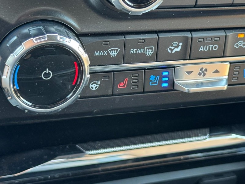 Ford Super Duty F-450 DRW Vehicle Full-screen Gallery Image 22