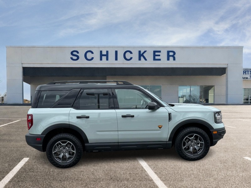 Ford Bronco Sport Vehicle Full-screen Gallery Image 02
