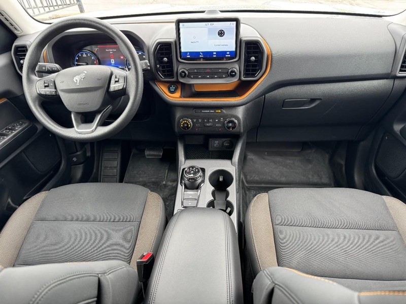 Ford Bronco Sport Vehicle Full-screen Gallery Image 11