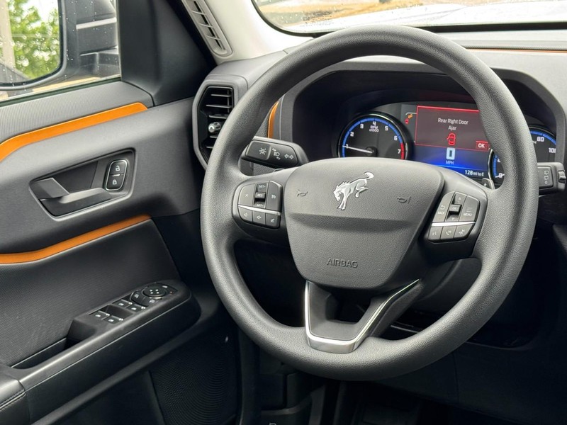 Ford Bronco Sport Vehicle Full-screen Gallery Image 12