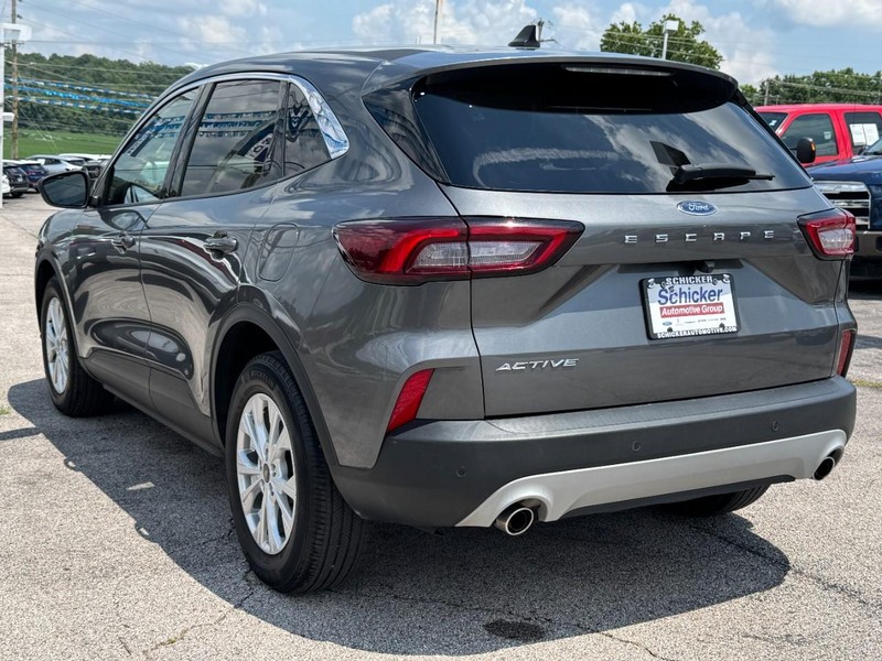 Ford Escape Vehicle Full-screen Gallery Image 06